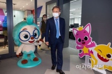 [포토]스마트스터디 방문한 권칠승 중소벤처기업부 장관