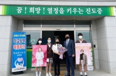 송가인, 모교 방문…후배들에게 꿈과 희망 전달