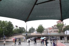 [포토]우산 속 우산