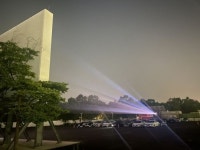 어둠이 내리면 도심 한가운데 뉴 시네마천국
