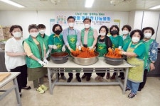 [포토]성북구 새마을부녀회, 성북여성회관 요리교실서 밑반찬 나눔 봉사