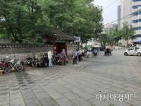 [르포]사람 구경이나 하는 거지 1년 넘게 문 닫힌 탑골공원, 여전히 못 떠나는 노인들