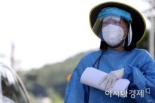 코로나에 더위까지... 의료진 폭염 속 고군분투