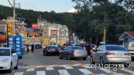 펜션 주차장은 만차, 식당은 만석…거리두기 피해 강화도로 이어진 발길
