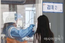 당국 방역 단계 일괄 격상, 지역 주민 수용 어렵고 비효율적