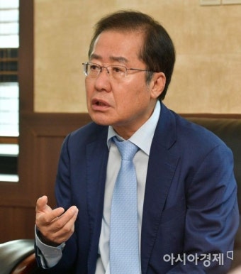 홍준표, 사법고시 부활·대학 수시 폐지 공약