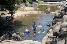 [포토]더위엔 역시 계곡