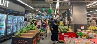 코로나에 폭염까지 원망스러워 … 손님은 다 대형마트로