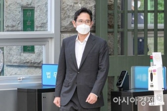 [포토]서울구치소 나서는 이재용 삼성전자 부회장