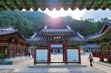 [조용준의 여행만리]무욕의 修心橋 아래 한 돌 한 돌 소망의 돌탑 쌓았네