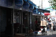 집단감염 여파 한산한 청량리수산시장