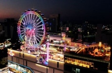 대구 번화가 동성로스파크의 웅장한 대관람차 연중 무휴 불빛