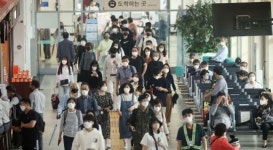 추석 맞아 완화되는 거리두기…수도권도 집에서는 8인 모임 가능