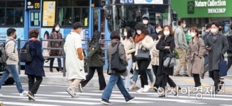 [포토]외투 입고 출근하는 직장인들