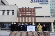 세방(주) 광양지사, 사랑나눔복지재단에 백미 전달