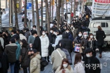[포토]시민들로 북적이는 홍대 인근 거리