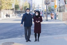 [포토]방송인 김나운씨 1억 상당 마스크 양천구 기부