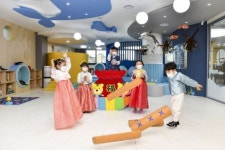 설 명절 집콕 대신 아이맘 강동서 윷놀이 해볼까?