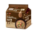 “이색 라면 드셔보세요”…롯데마트, 차돌된장찌개라면 출시