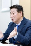 새 저축은행중앙회장에 민간 출신 오화경 하나저축은행 대표 당선