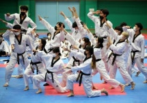 세계태권도연맹 푸틴 명예 단증 철회…존중·관용 가치 어긋나