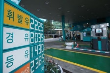 휘발유 이어 경유 가격도 서울 2000원대 돌파…14년 만