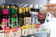 거리두기 완화·벚꽃특수에…편의점 매출 활짝