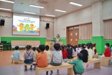 “지구의날 아이들 요구에 화답” 롯데푸드, 빨대 없는 팩우유 만든다