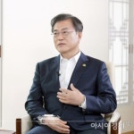 문재인 대통령, 전주시 동문 헌책도서관 1호 기증자