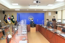 제주경찰청, 보이스피싱 예방 은행직원에 감사패 전달