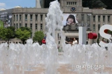 [포토] 이른 더위, 반가운 분수