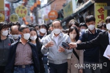[포토] 추경호 부총리, 세종마을 음식문화거리 현장 방문