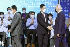 유창한 영어로 한미 정상 영접한 이재용 