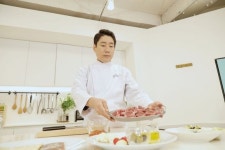 ‘롯데호텔 1979’ 밀키트…“호텔다이닝, 집에서도 즐길 수 있게” [간편식의 세계]