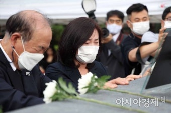 [포토]슬픔에 잠긴 이한열 열사 누나 이숙례 씨