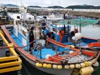 함부로 버리지 마세요! … 사천해경, 어선 선저폐수 무상 수거