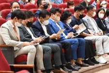 광주 서구의회 의원들 중앙공원 사업 설명회 주민 의견 경청