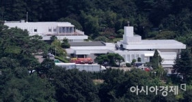 [포토] 새 대통령 관저에 보이는 이사 업체 차량