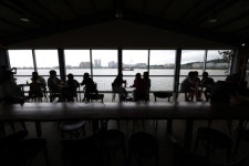 [조용준의 여행만리]70년 역사 쇠락한 조선소 속초의 핫플 카페가 되다