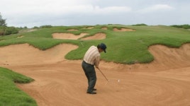 [김맹녕의 골프영어회화] 페어웨이 벙커(fairway bunker) 노하우