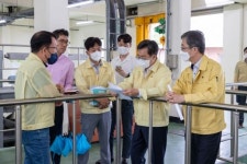 [포토] 김동연 지사, 태풍 북상 앞두고 수원 배수펌프장 현장점검