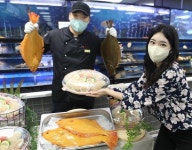 대형마트 최초 롯데마트 제타플렉스, 황금 광어회 한정 판매