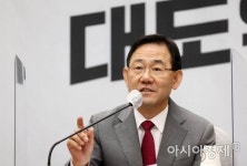 주호영 文도 혼밥 문제 있었어…대통령 외교활동 응원·격려 필요