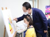 [복지선진국2030]②25살 발달장애 청년 "연금 月30만원이 수입 전부" 대표 이미지