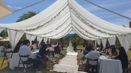 거창 창포원, 국화 향기 속 첫 야외결혼식 축포 … 10월 4쌍 부부 탄생