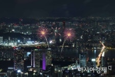 3년만 세계 불꽃축제…가을밤 수놓은 불꽃에 100만명 운집(종합)