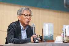 유홍준 “靑 개방 준비 미흡 아쉬워…세계적 건축가 대전 열었으면”