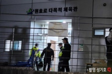 [현장]이태원참사 46인 사망자 안치된 원효로 다목적체육관