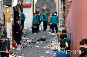 [포토]윤석열 대통령, 이태원 대형 압사 참사 현장 방문