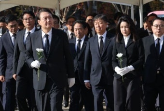 [이태원 참사]尹대통령 부부, 서울광장 합동분향소 조문